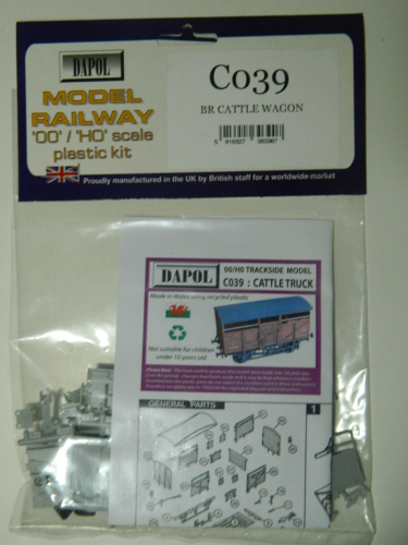 Dapol C039 OO Cattle Wagon Plastic Kit
