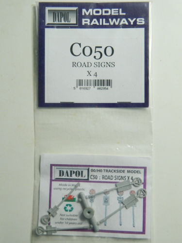 Dapol C050 OO Road Signs Plastic Kit