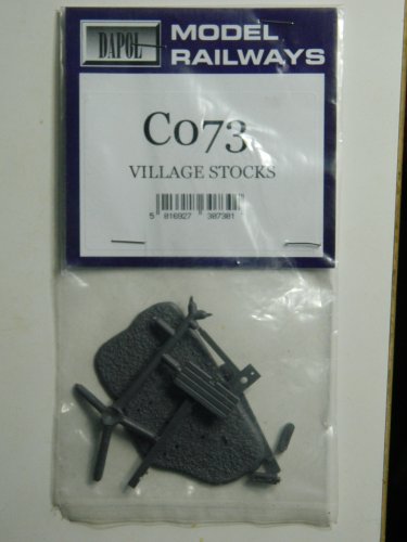 Dapol C073 OO Village Stocks Plastic Kit