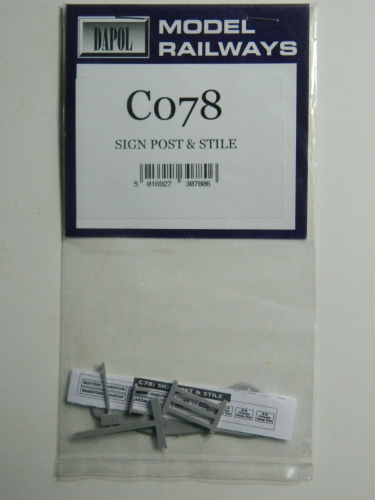 Dapol C078 OO Sign Post & Stile Plastic Kit