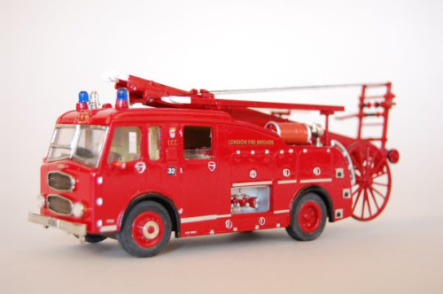 FBM16 1:48 Dennis F101 Pump Escape - London Fire Brigade - Built & Painted