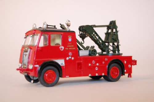 FBM87 1:48 Dennis Breakdown Lorry - London Fire Brigade - Built & Painted