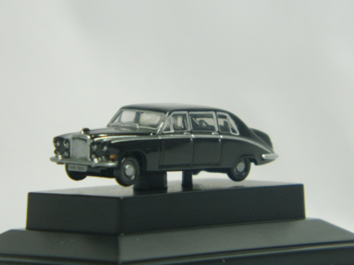NDS006 N Gauge Daimler DS420 Limousine - Black