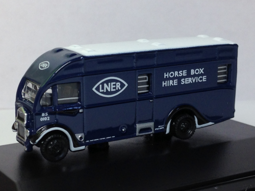 NAH002 N Gauge Albion Horsebox - LNER
