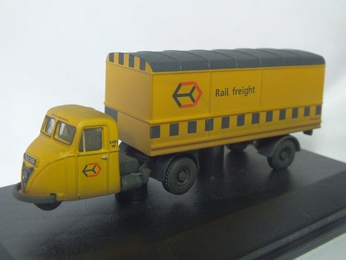 76RAB009LW 1:76 / OO Scammell Scarab with Van Trailer - Railfreight Yellow - Custom Weathered