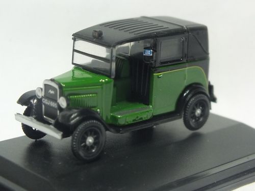 76AT005 1:76 / OO Austin Low Loader Taxi - Westminster Green