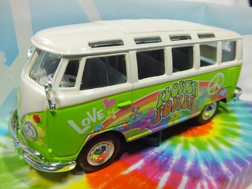 M32301 Maisto 1/25 VW Hippie Van